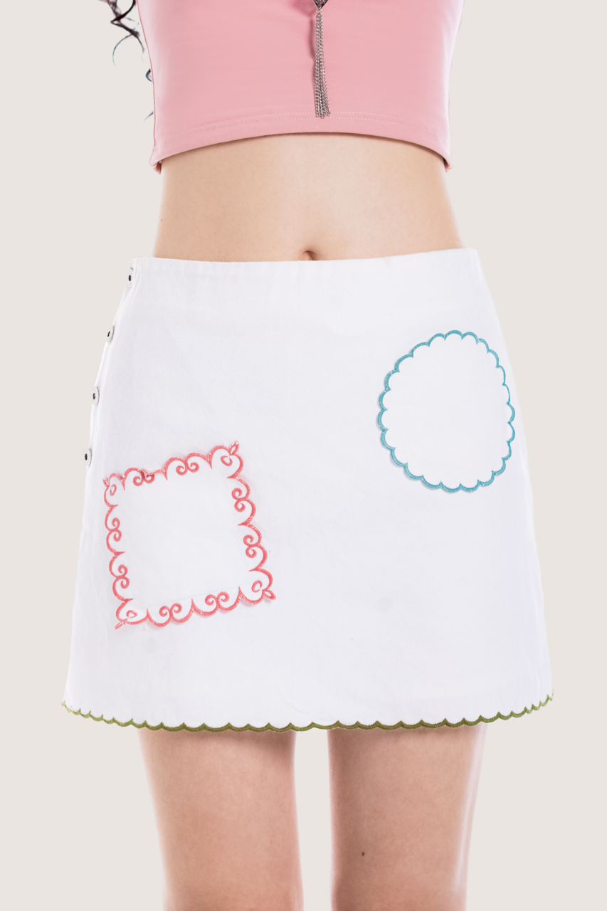  White Scalloped Edge Embroidered Mini Skirt 