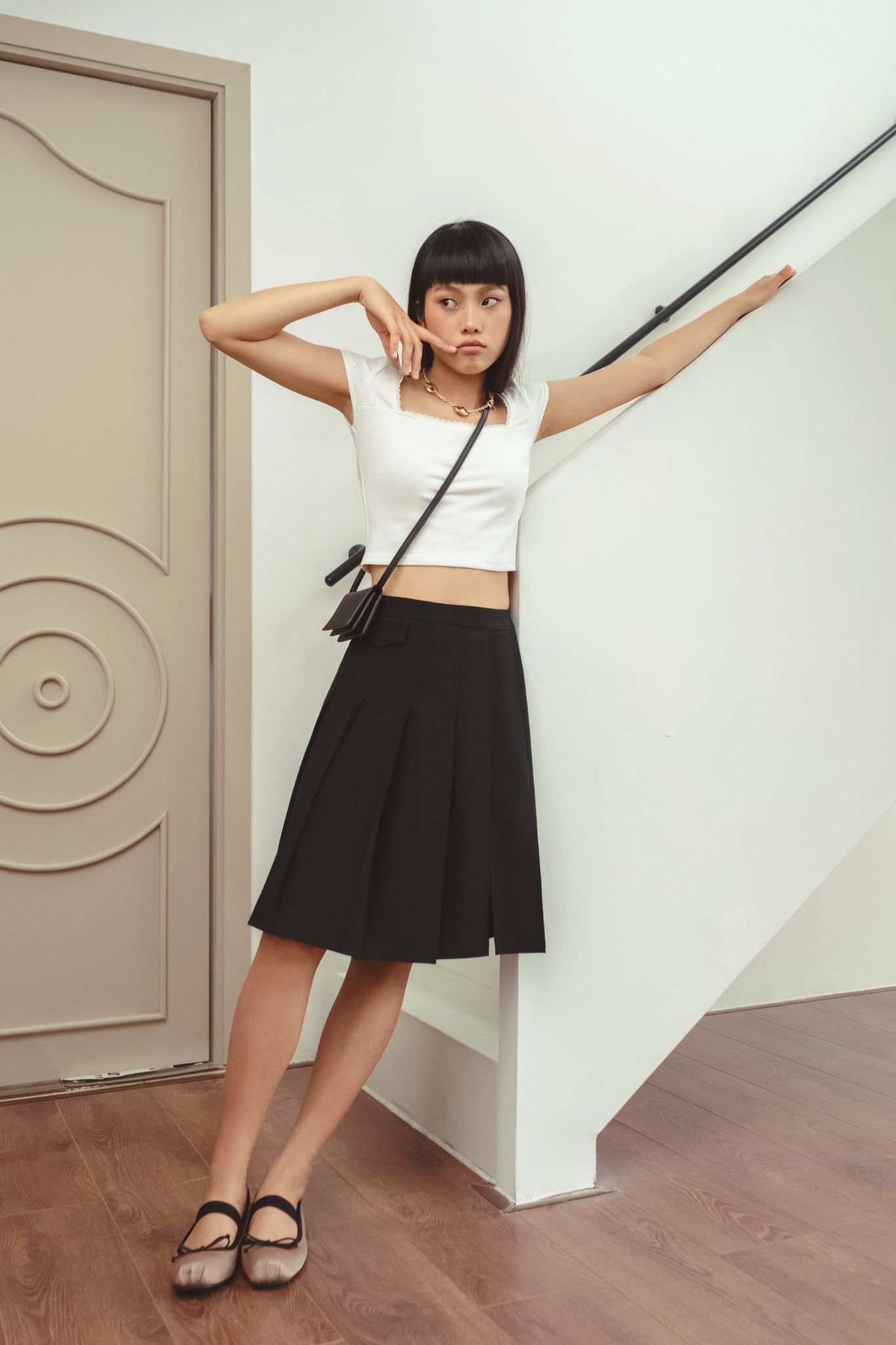  Black Pleated Side Slit Mid-Length Skirt 