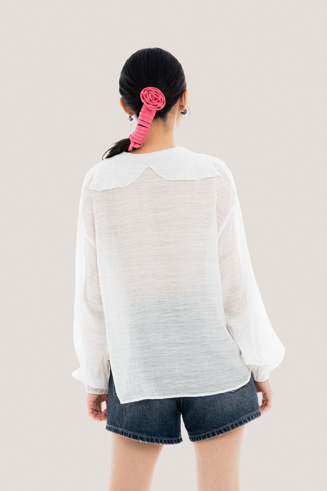  White Lilly Collar Texture Shirt 