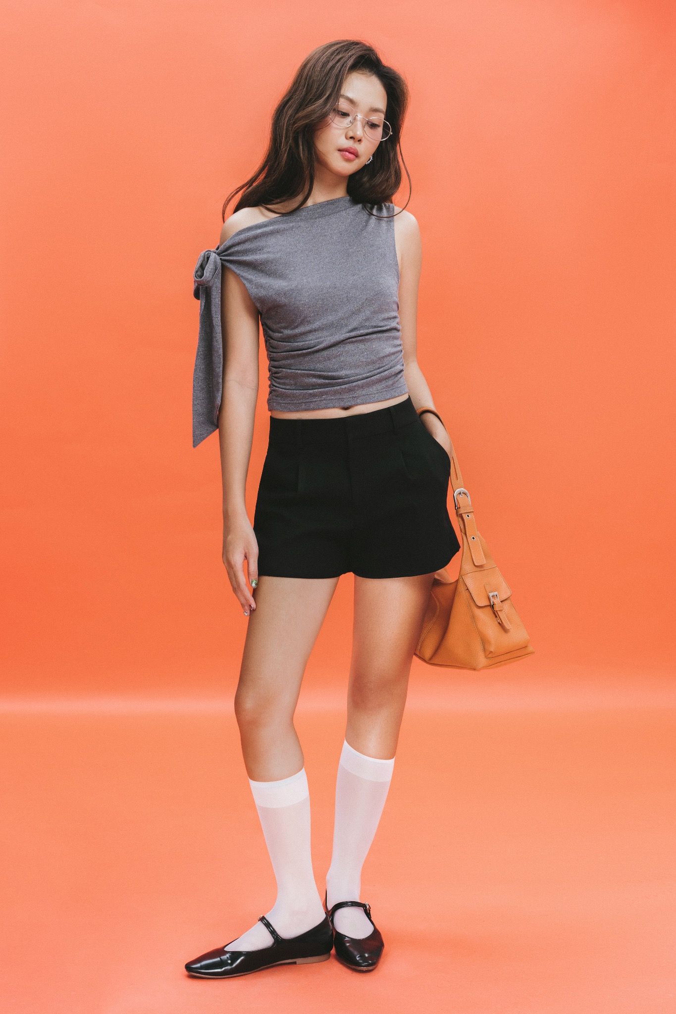 Black Mid Waist Front Pleats Shorts