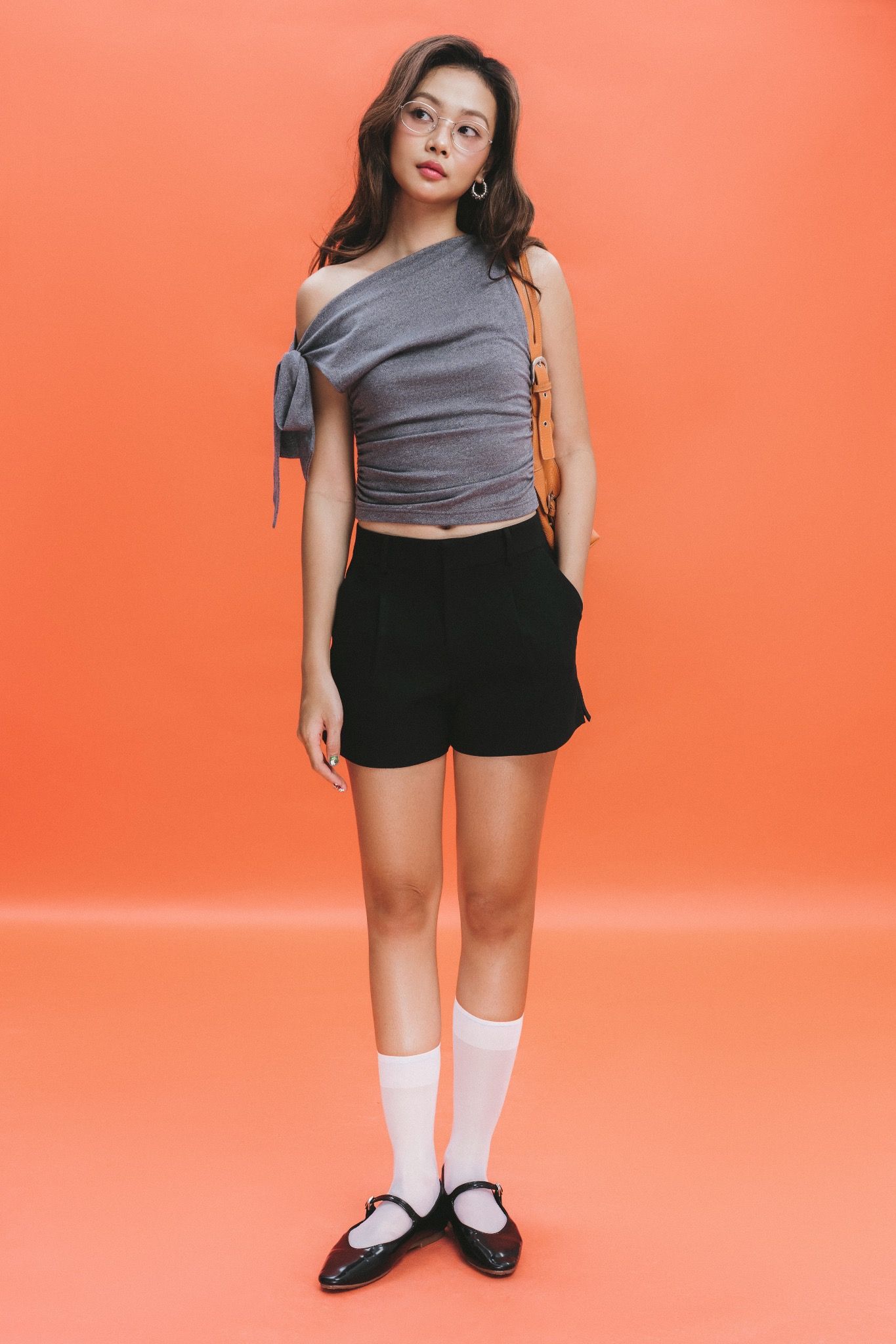 Black Mid Waist Front Pleats Shorts
