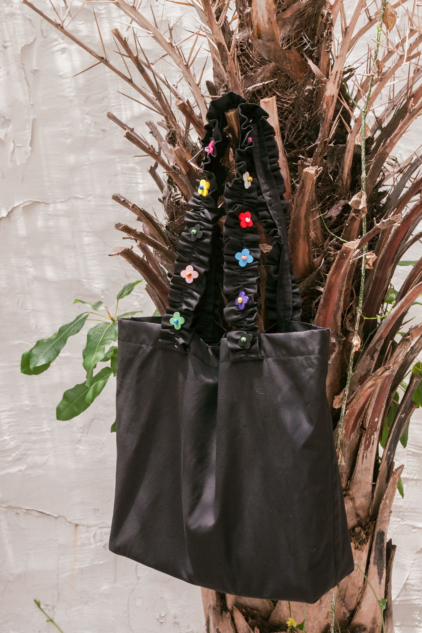 Black Rufle Tote Bag With Flowers