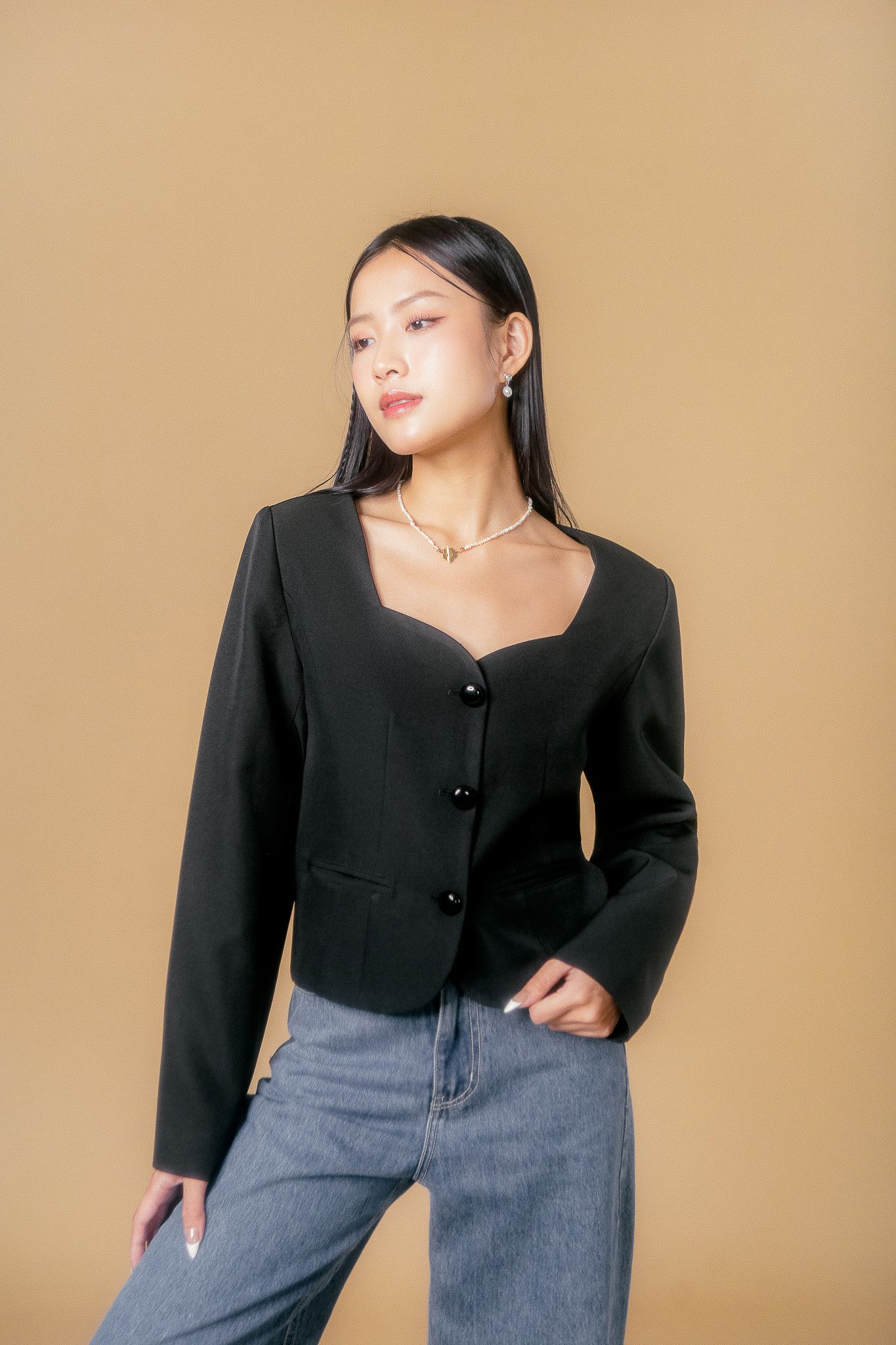  Black Sweetheart Neck Blazer 