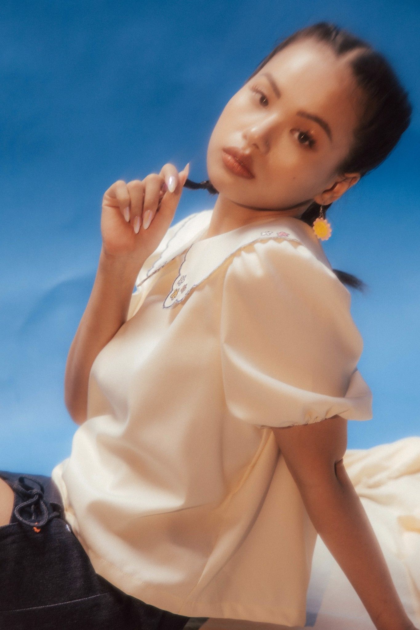 Embroidered Collar Puff Sleeve Blouse