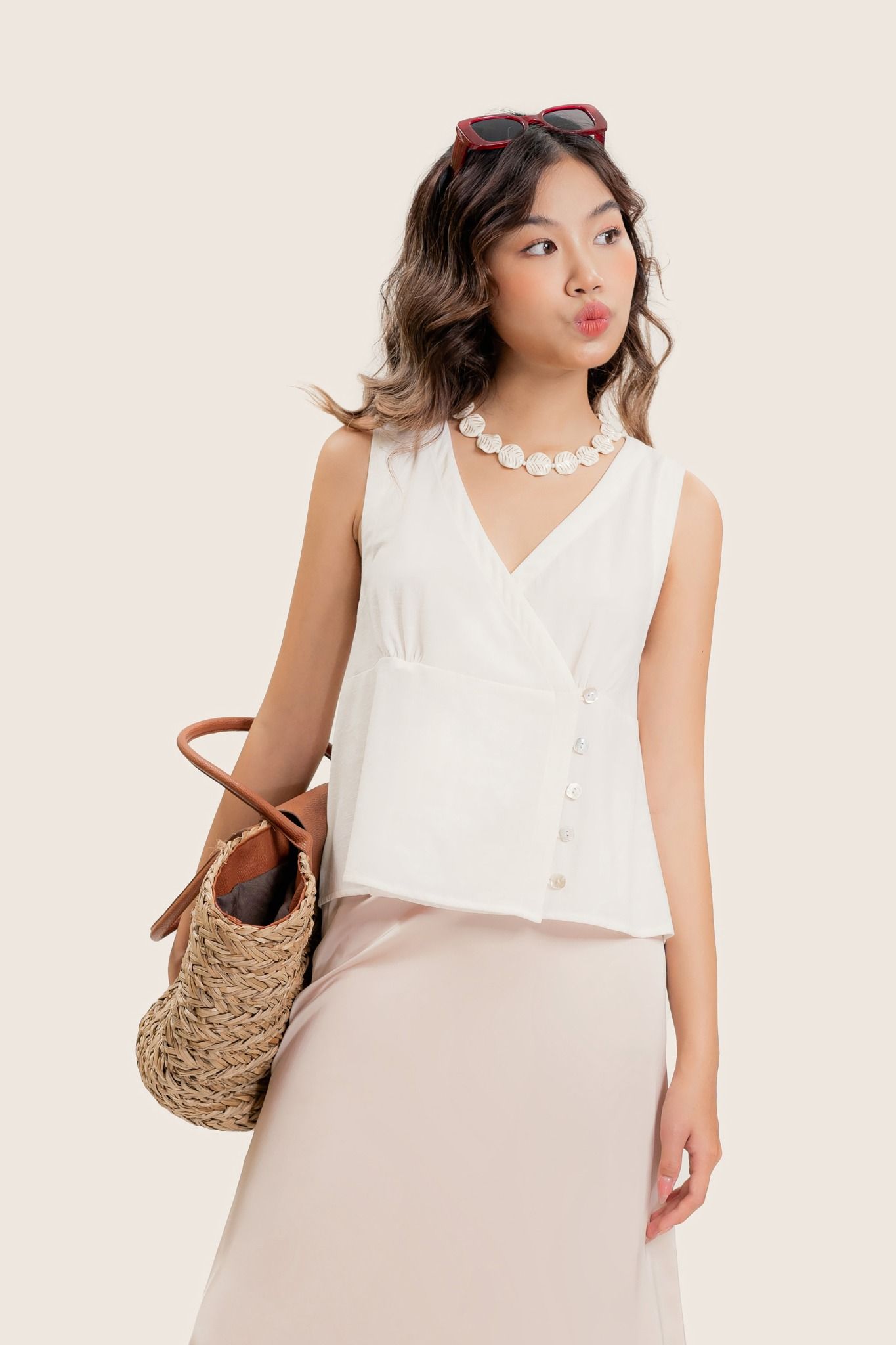 White Side Buttons Sleeveless Linen Top