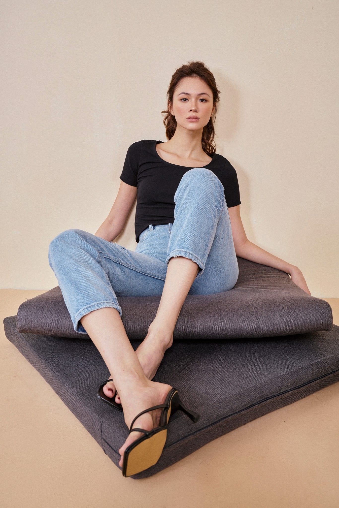 Black U-neck T-shirt