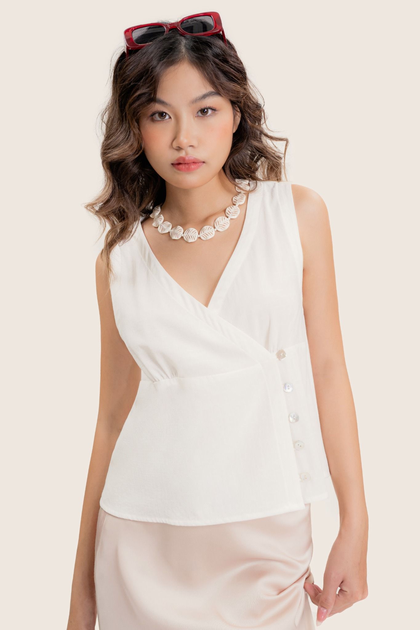 White Side Buttons Sleeveless Linen Top