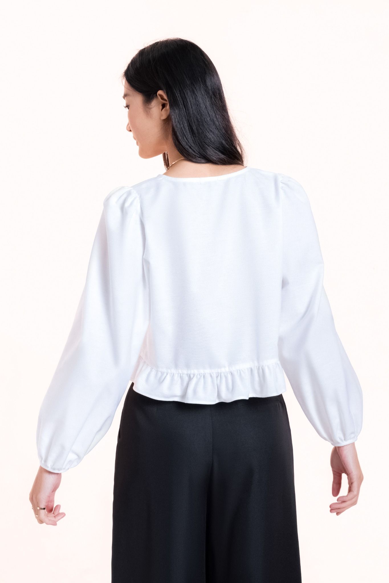  White Tie- Front Puff Long Sleeves Blouse 