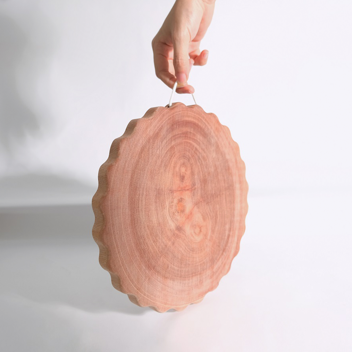 XK884 - Wooden cutting board cookie shape 26cm