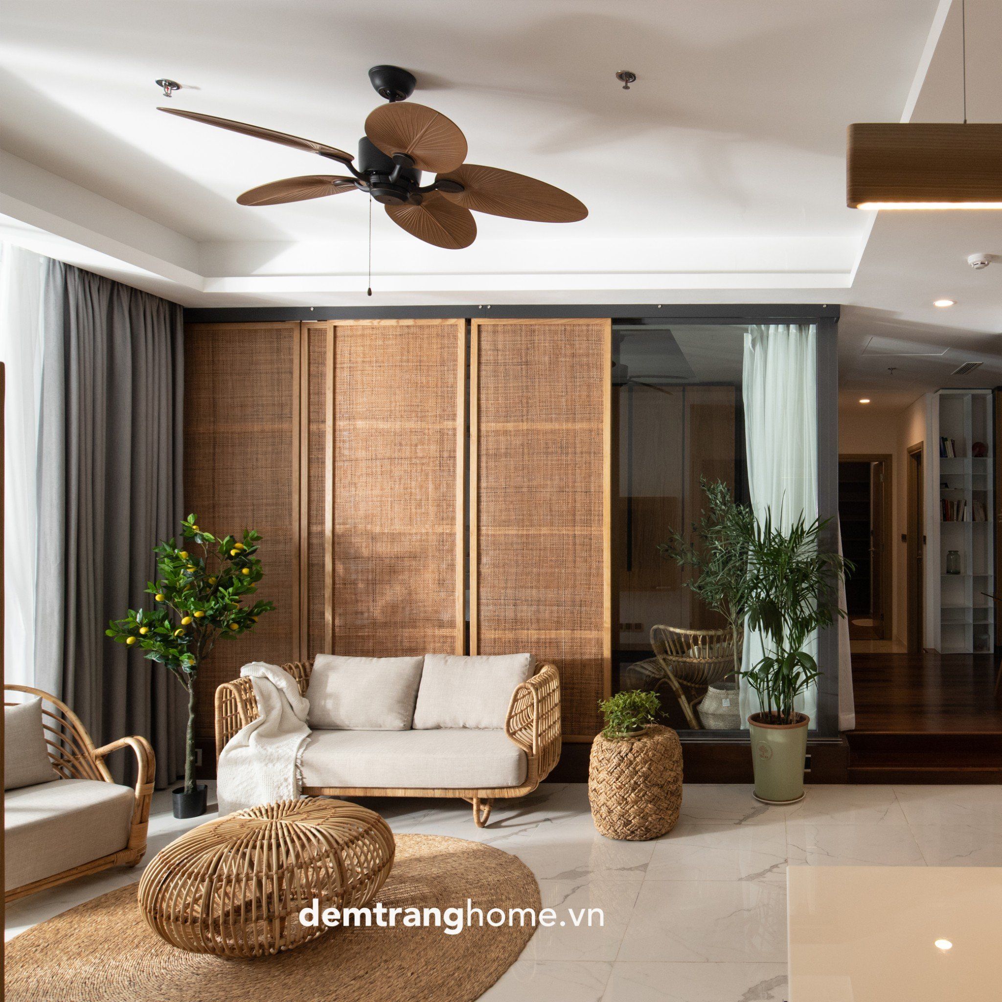 COMBO PHÒNG KHÁCH 4 MÓN - THE QUEEN - GỒM 1 SOFA MÂY TỰ NHIÊN, 1 BÀN, 1 GHẾ THƯ GIÃN, 1 ĐÔN LỤC BÌNH