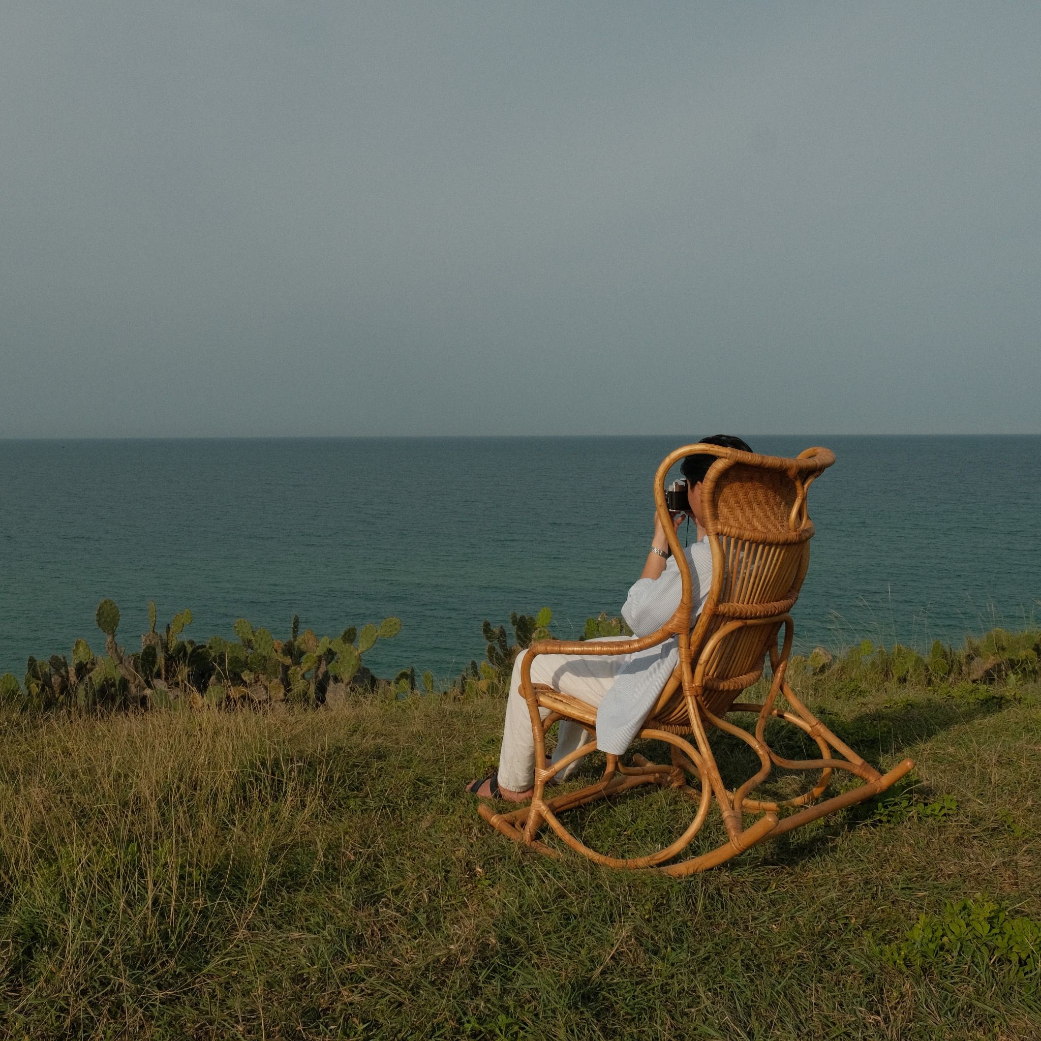 Ghế bập bênh mây tự nhiên - Rattan Rocking Chair