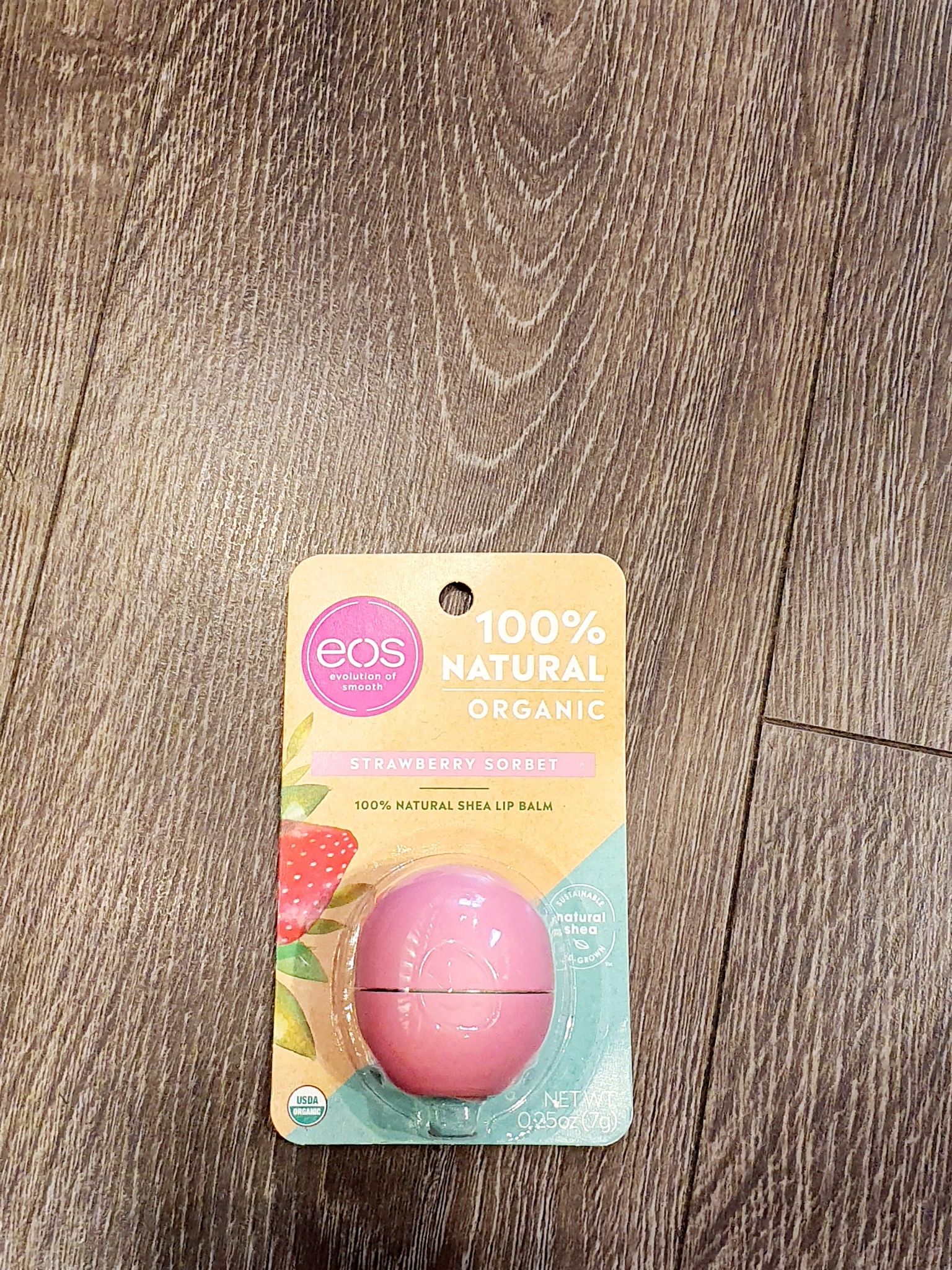 Son Dưỡng EOS 100% Organic Hương Dâu 7g