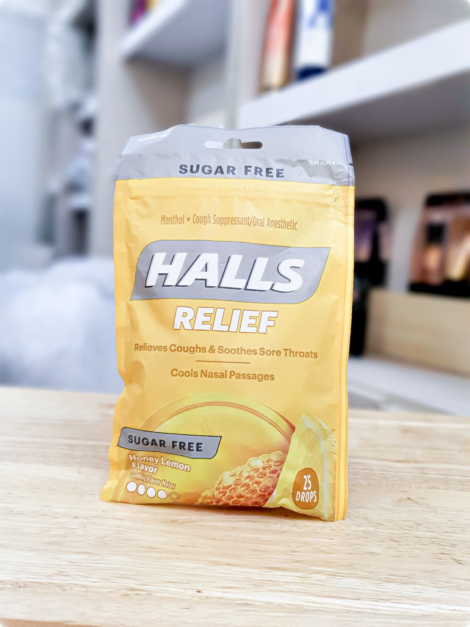 Kẹo Halls Honey Lemon 25 viên - SUGAR FREE