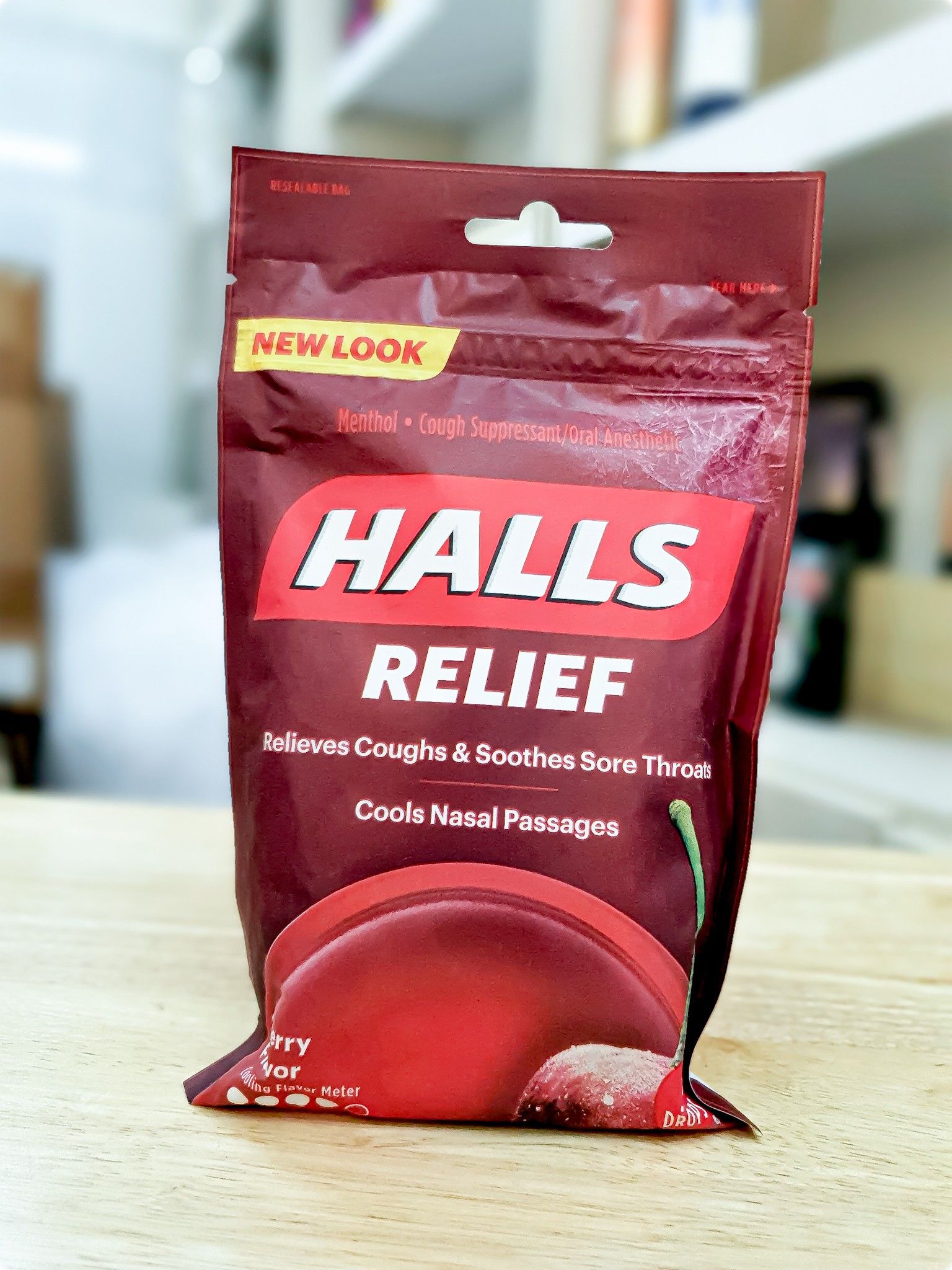 Kẹo Halls Halls Triple Soothing Action Cherry Flavor 40 viên