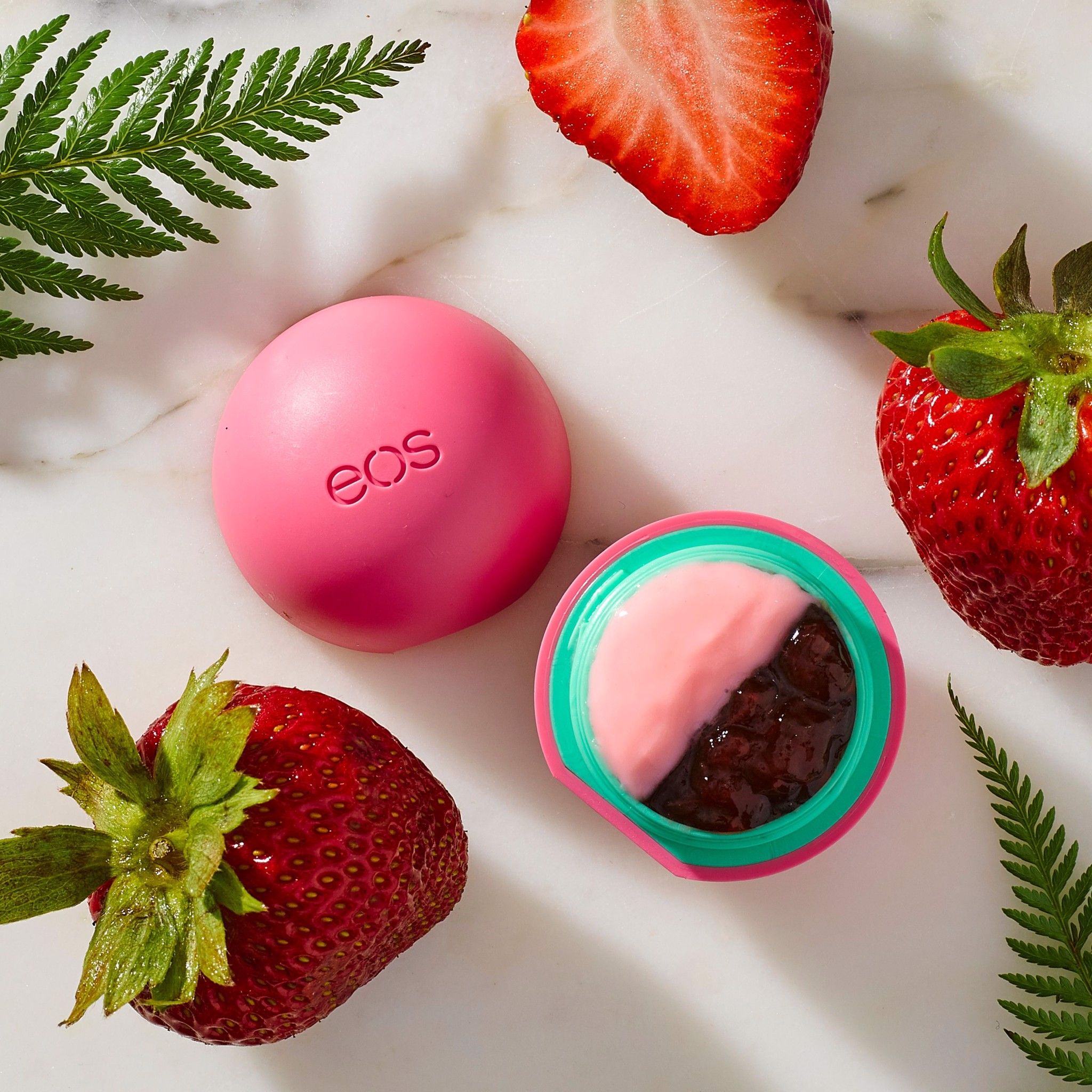 Son Dưỡng EOS 100% Organic Hương Dâu 7g