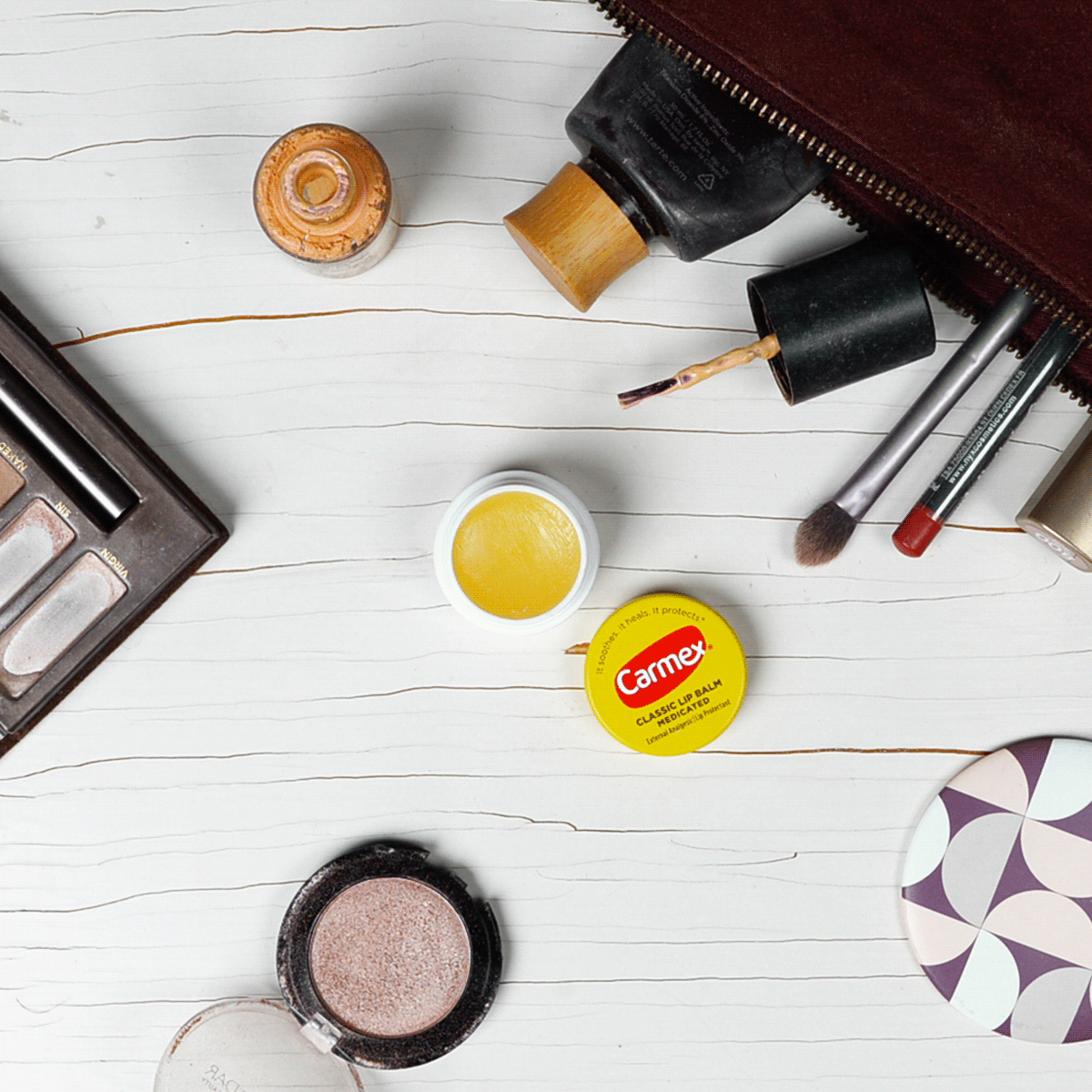Son Dưỡng Môi Carmex Classic Lip Balm MEDICATED (3 hủ)