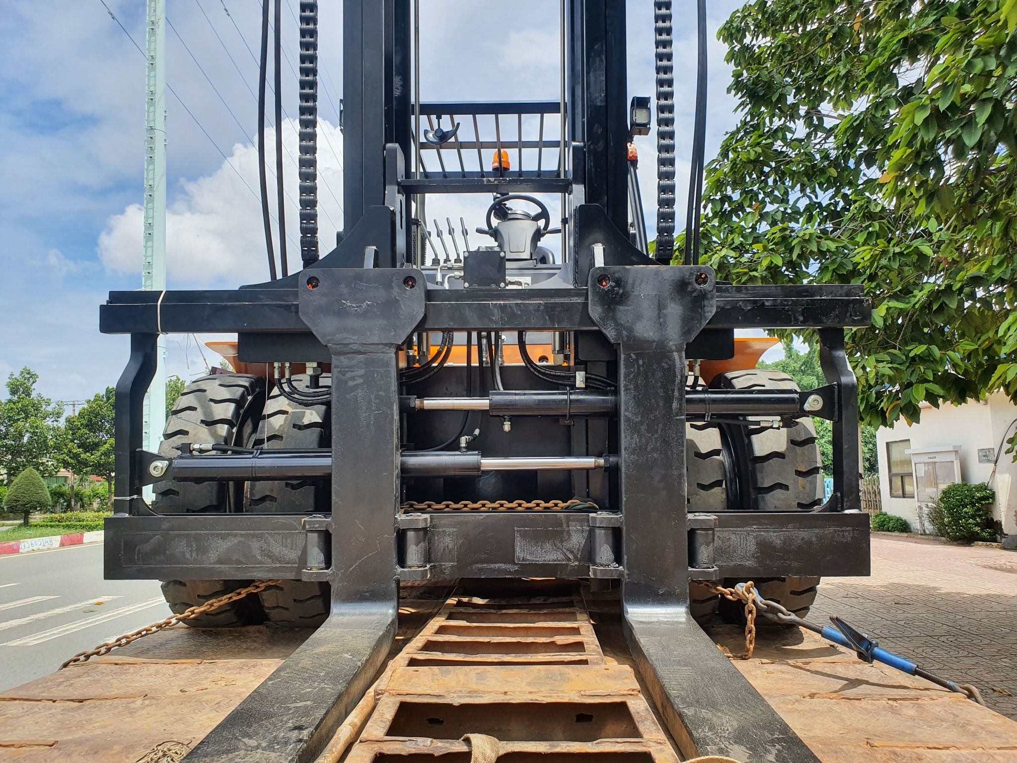 Xe Nâng Dầu Hangcha 12 Tấn Mới 100%