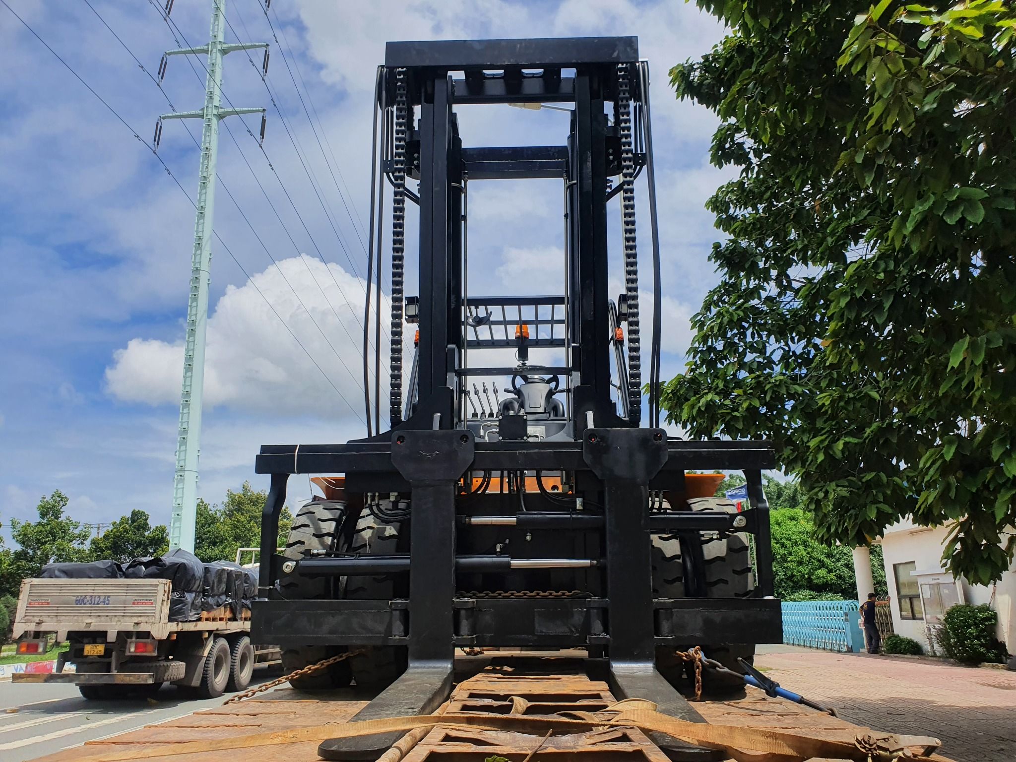 Xe Nâng Dầu Hangcha 12 Tấn Mới 100%