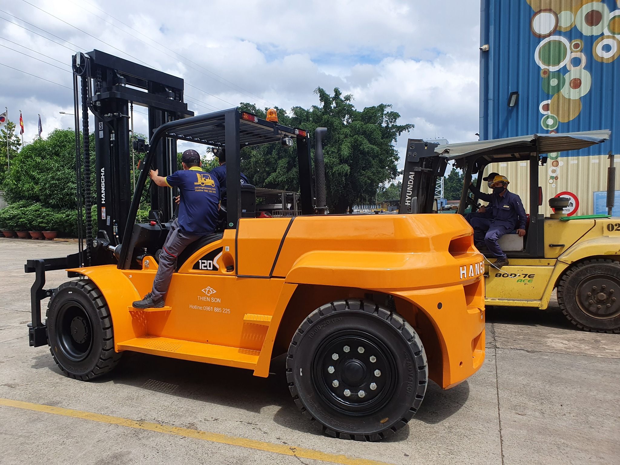 Xe Nâng Dầu Hangcha 12 Tấn Mới 100%