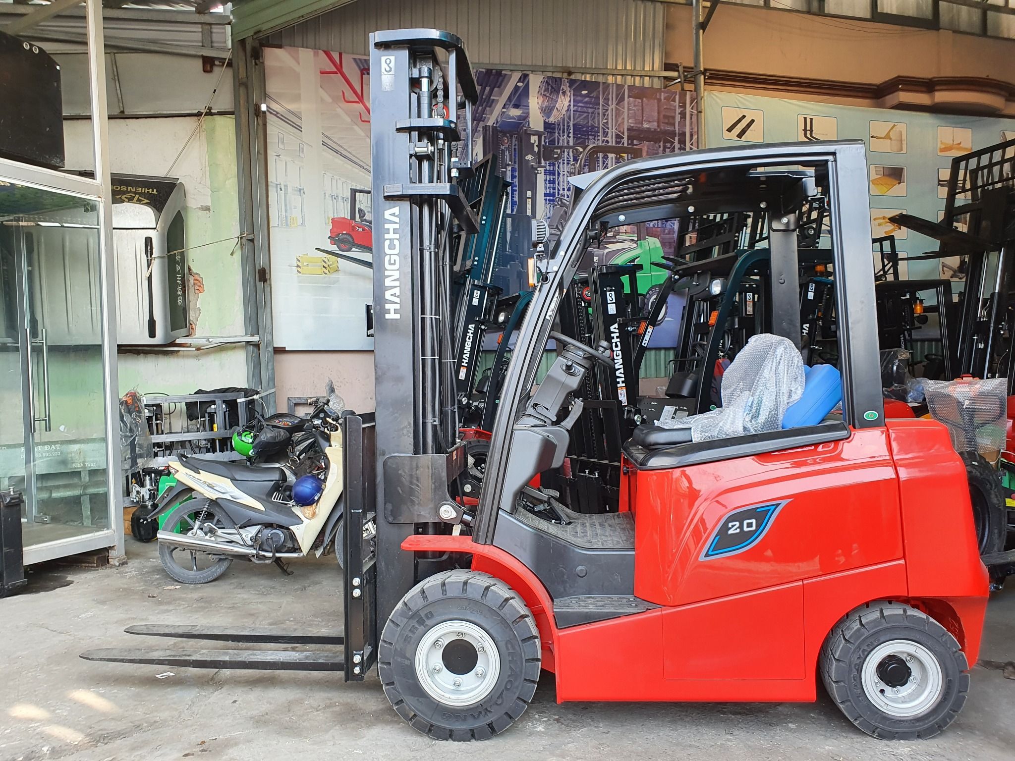 Xe Nâng Điện 2 Tấn Mới