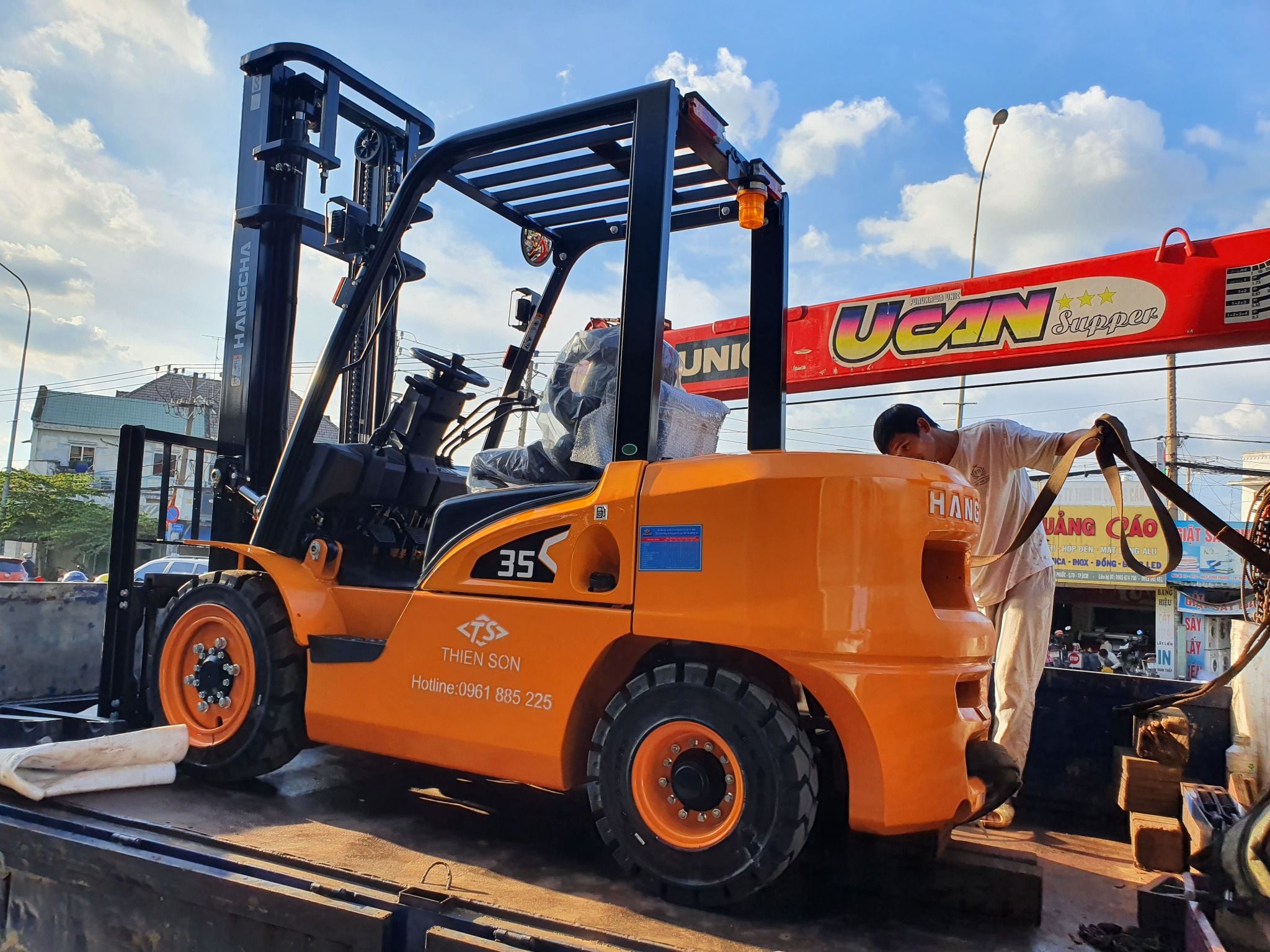 Xe Nâng Dầu 3.5 Tấn Mới