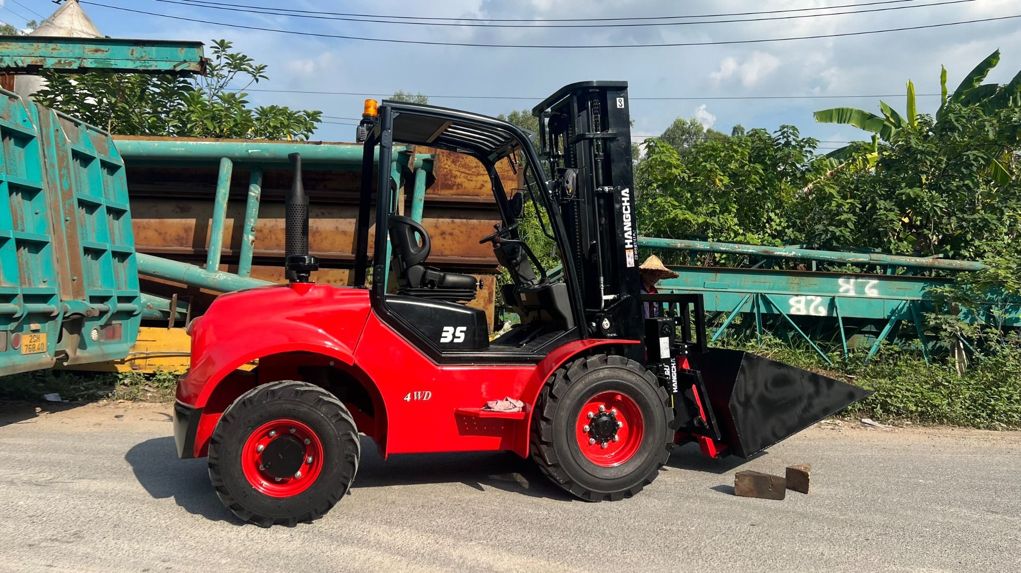 Xe Nâng Địa Hình 2.5 Tấn, 3 Tấn và 3.5 Tấn HangCha Siêu Khỏe