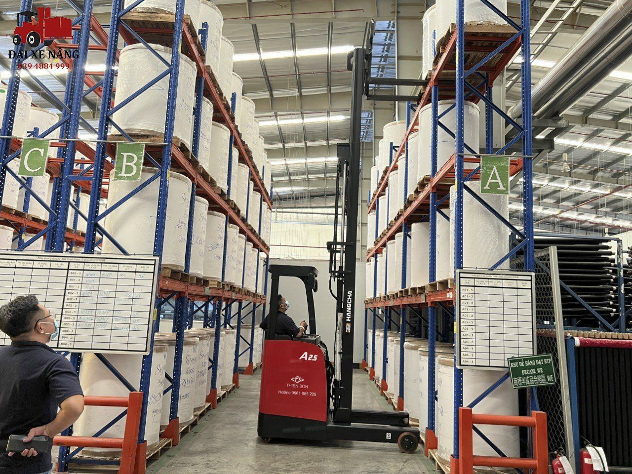 Xe Nâng Điện Reach Truck 2 Tấn Đứng Lái