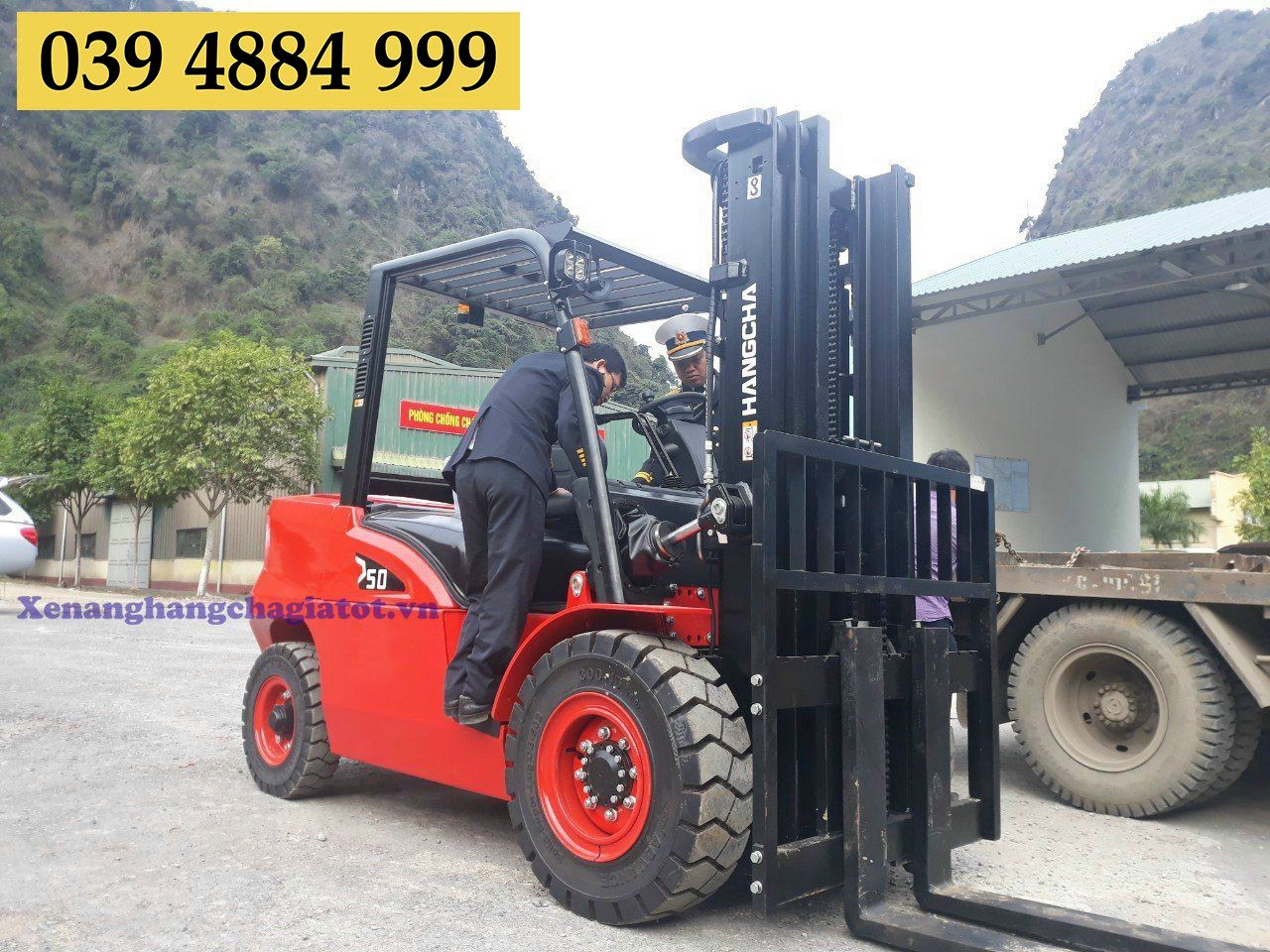 Xe Nâng Dầu 5 Tấn Mới
