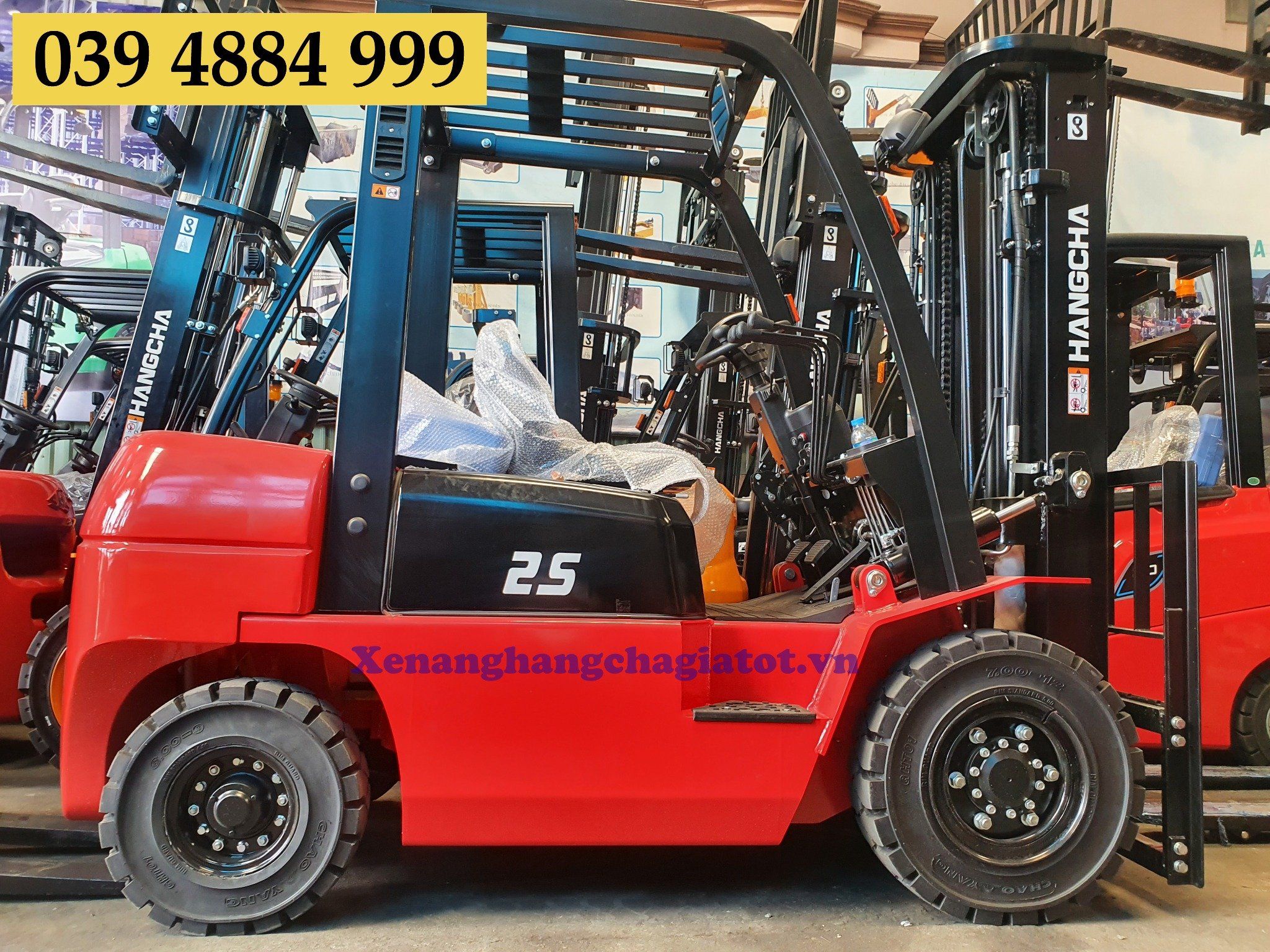 Xe Nâng Dầu 2.5 Tấn Mới