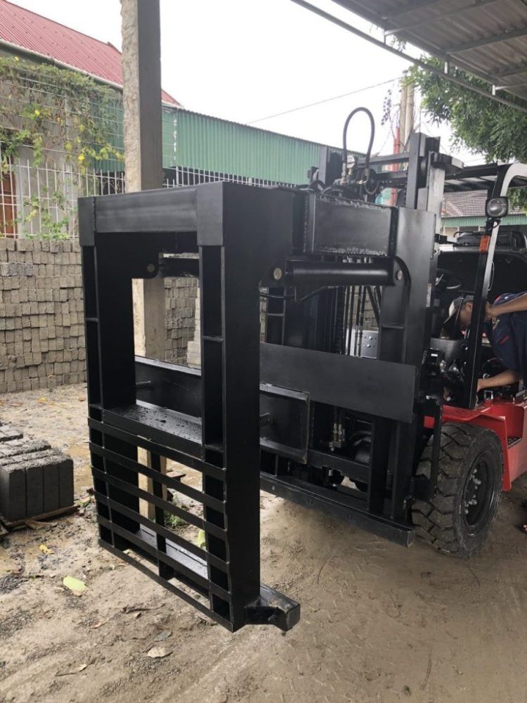 Bộ công tác kẹp gạch – Sản phẩm tiện dụng trong nhà máy gạch