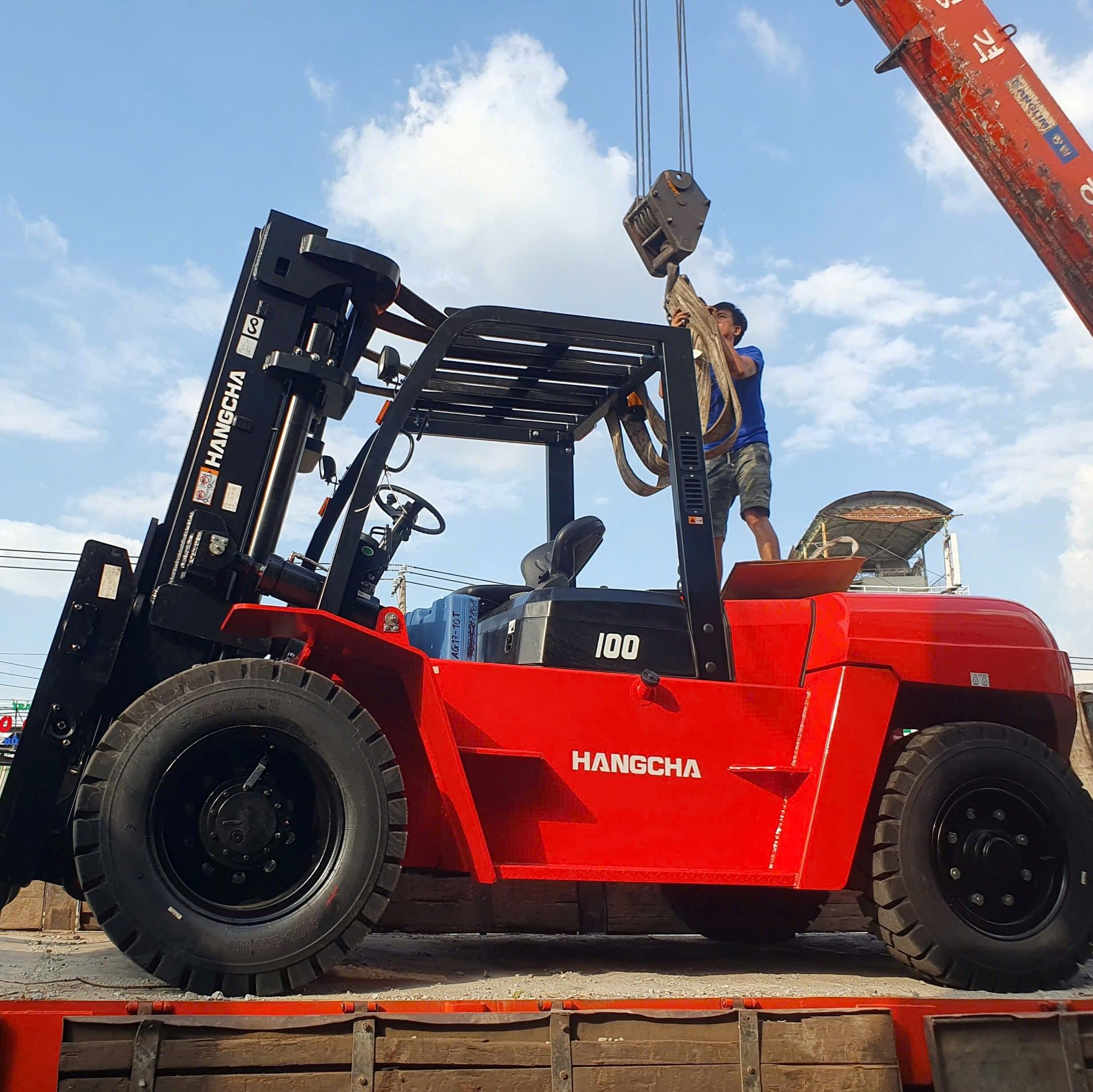 Xe Nâng Dầu 10 Tấn Mới 100% || Giá Tốt || Bảo Hành 2 Năm