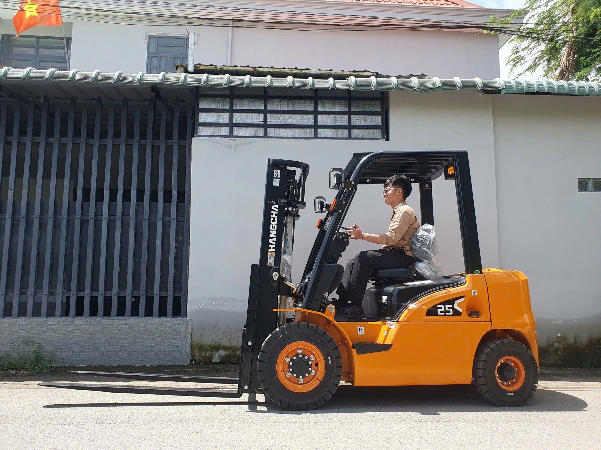 Xe Nâng Dầu 2.5 Tấn Mới 100% Cực Bền Bỉ || Giá Siêu Tốt || Bảo Hành 2 Năm
