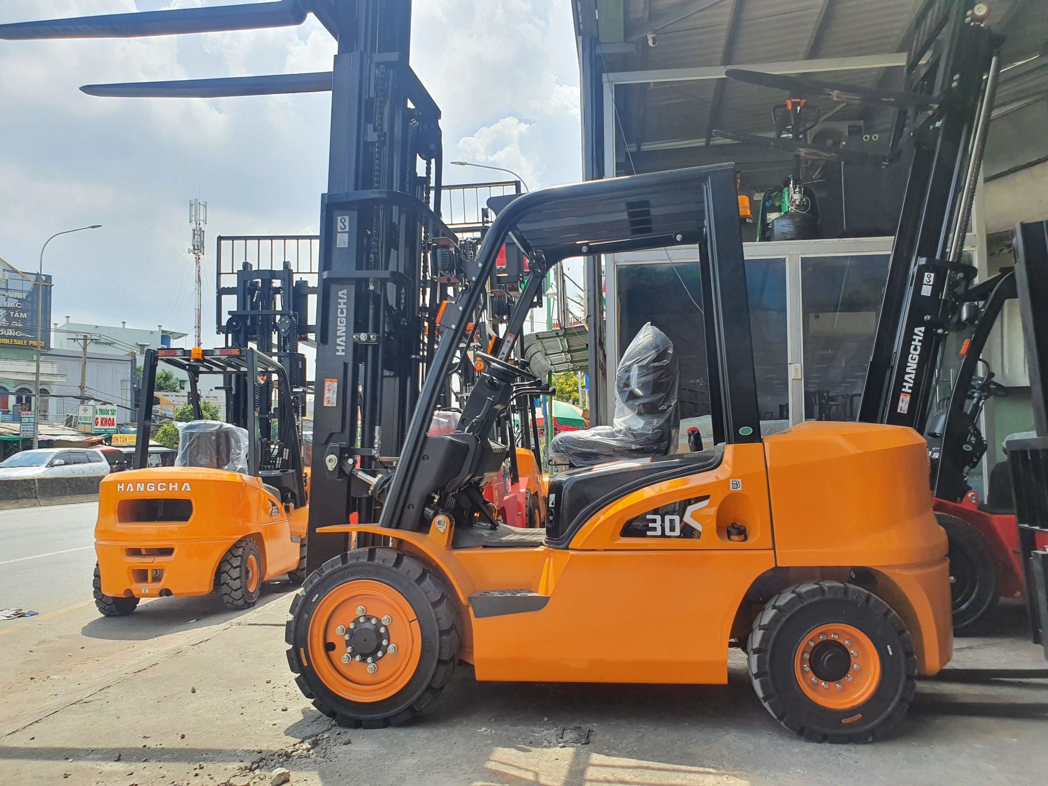 Xe Nâng Dầu 3 Tấn Mới