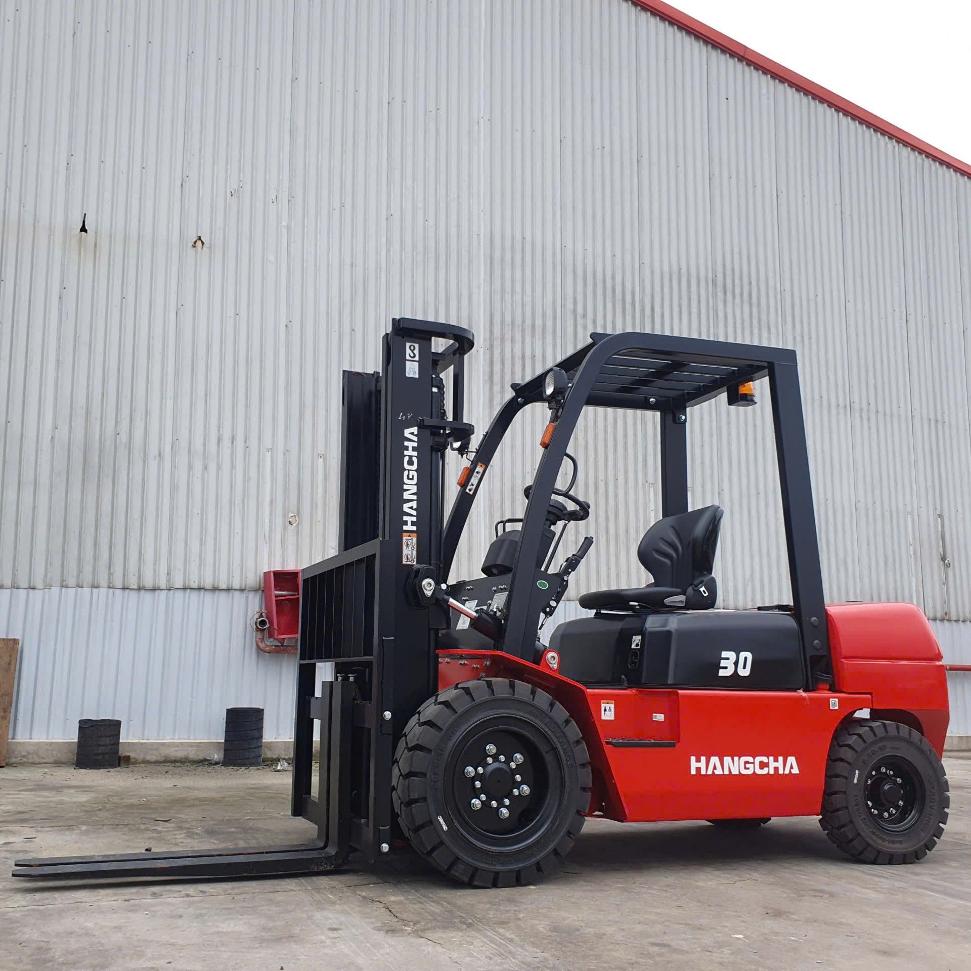 Xe Nâng Dầu 3 Tấn Mới 100% || Giá Hơn 200 Triệu || Bảo Hành 2 Năm