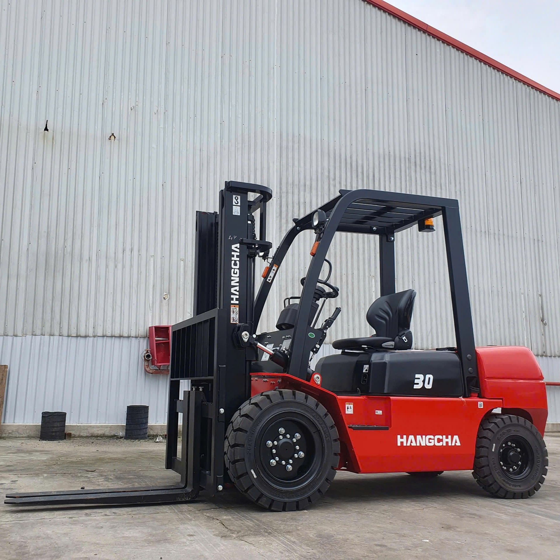 Xe Nâng Dầu 3 Tấn Mới 100% || Giá Hơn 200 Triệu || Bảo Hành 2 Năm