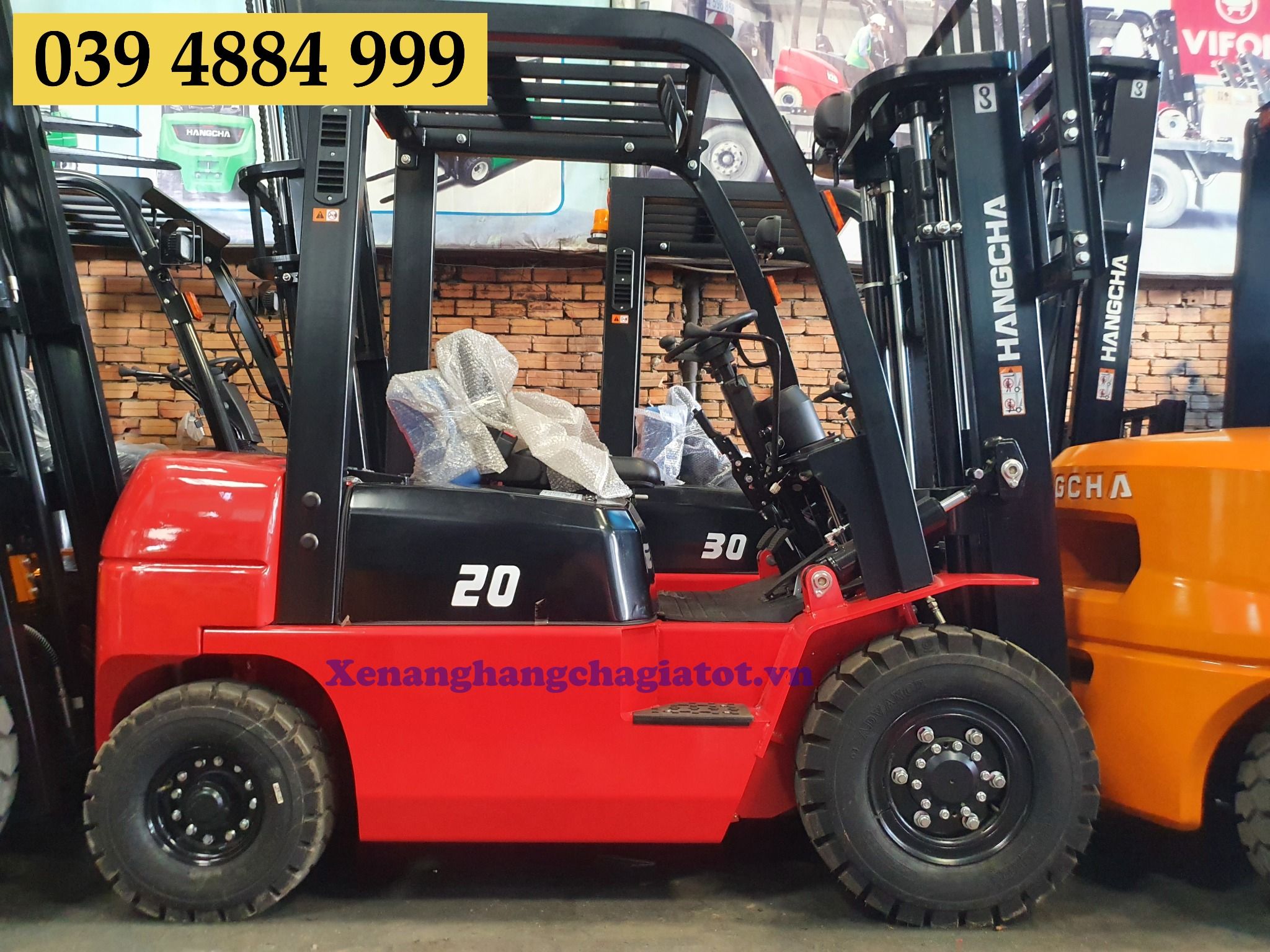 Xe Nâng Dầu 2 Tấn Mới