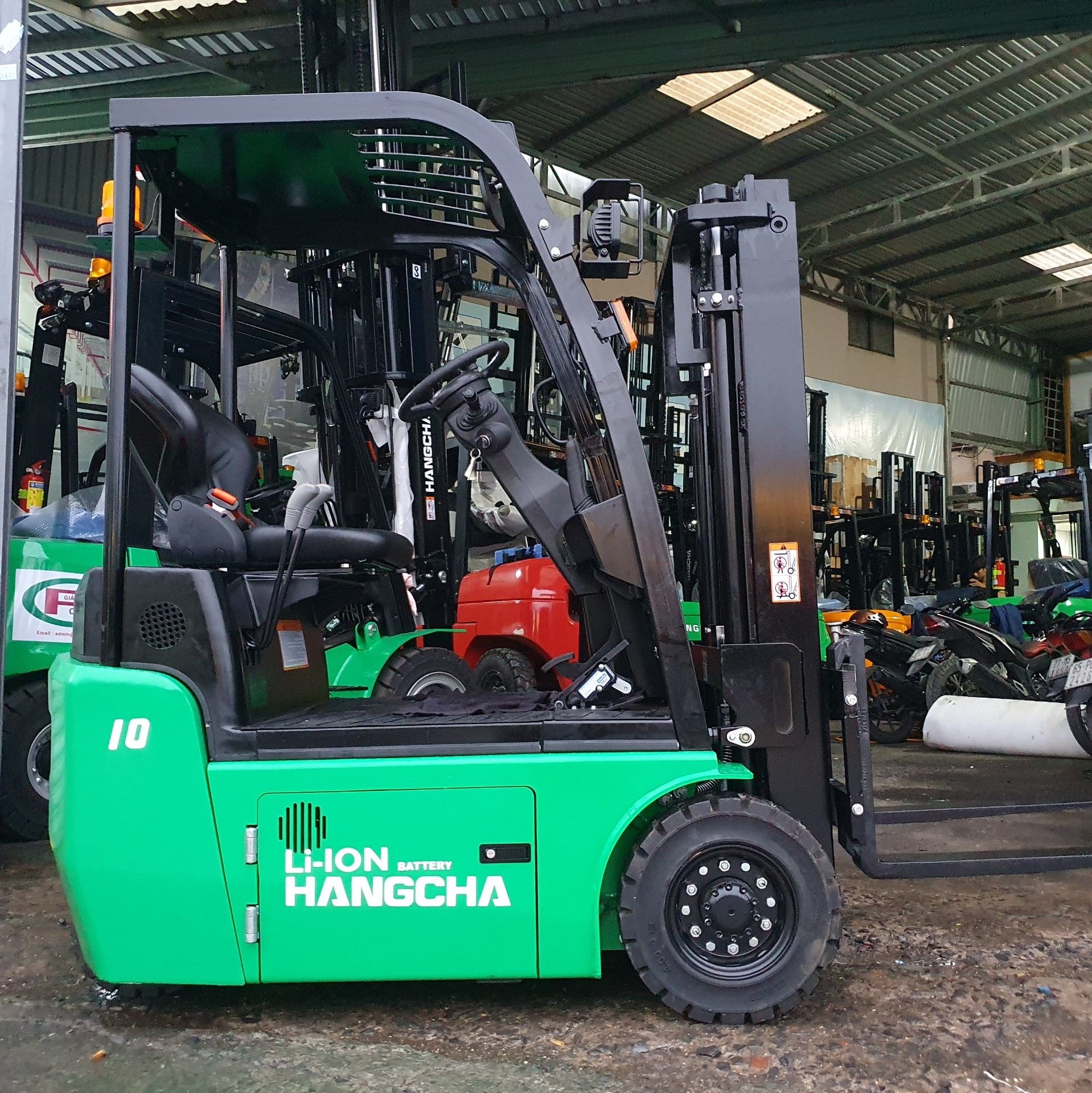 Xe Nâng Điện Lithium 3 Bánh Sạc Nhanh 1-2h Dùng Liên Tục 8-10h