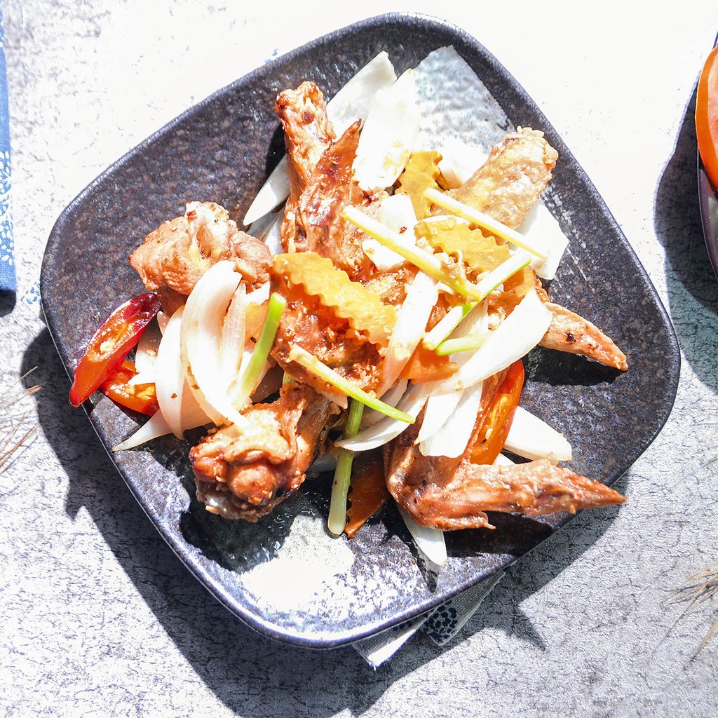  CÁNH GÀ CHÁY BƠ TỎI (Fried Chicken Wings With Cheese & Garlic) 