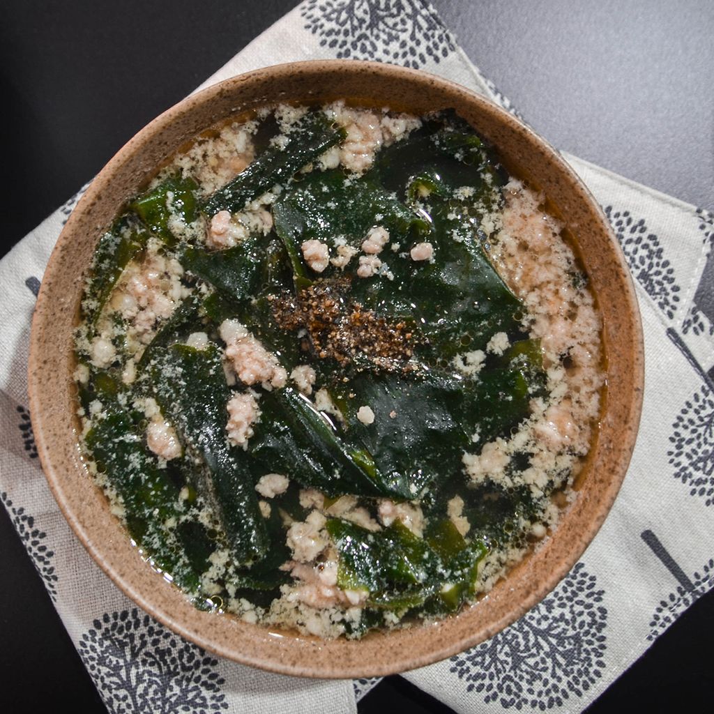  CANH RONG BIỂN THỊT BẰM (Lean Pork & Seaweed Soup) 