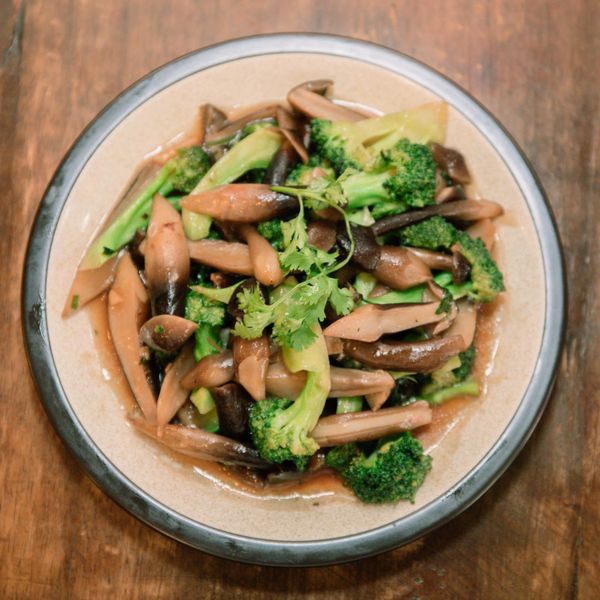  NẤM MỐI XÀO BÔNG CẢI (Stir- Fried Mushroom With Mustard Flowers) 