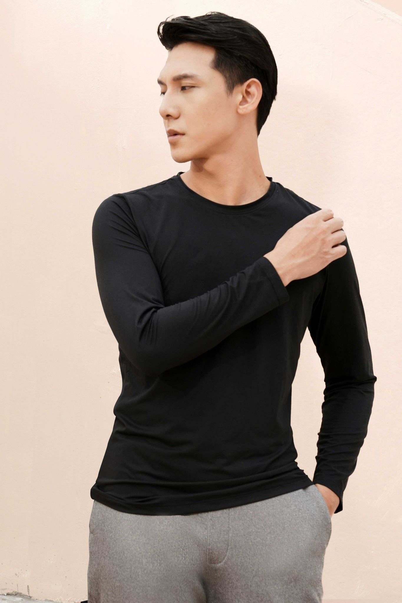 Áo thun giữ nhiệt cổ tròn, đen - 2101ATOB01DEN