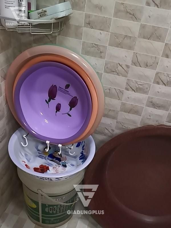 Giá Treo Rổ Rá, Thau Chậu Dán Tường Đa Năng Cho Phòng Tắm, Nhà Bếp Gọn Gàng | Có 4 Móc Treo Đồ Kèm Theo | ShuangQuing