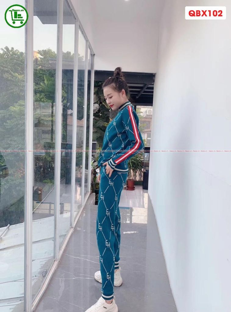 Bộ Đồ Nữ Màu Xanh Dương Tay Sọc