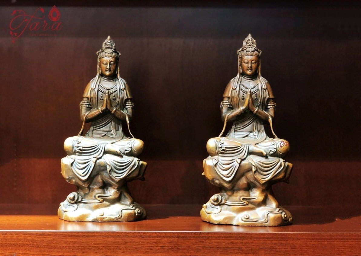 Tượng Quan Âm tự tại