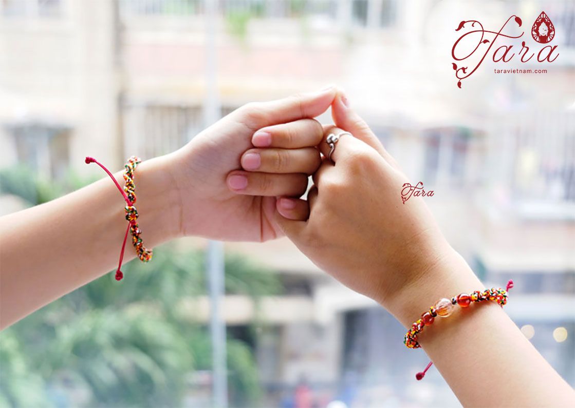 Dây ngũ sắc Tây Tạng thắt đá Garnet và Thạch anh tóc đỏ - món quà ý nghĩa cho cả gia đình