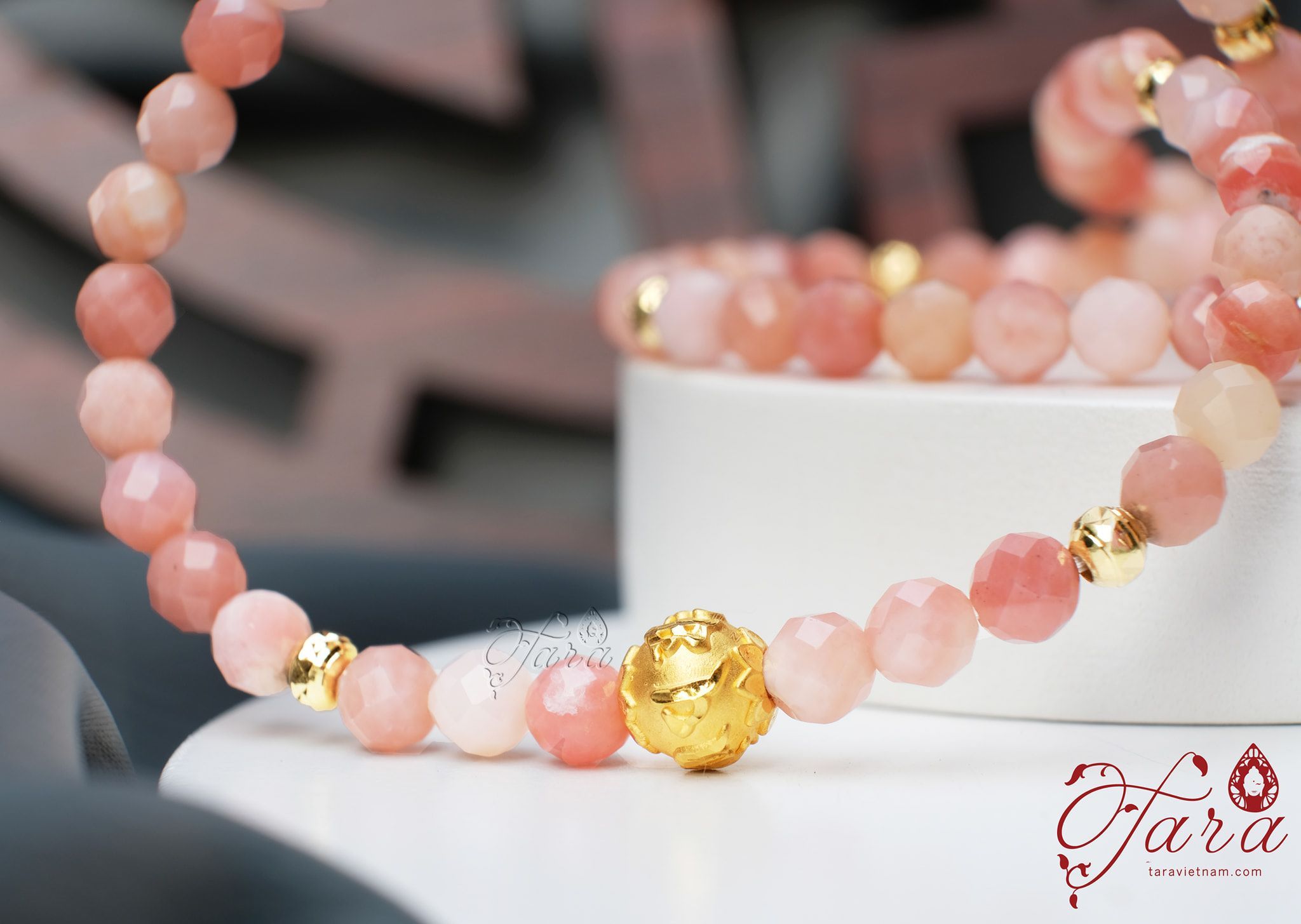 Chuỗi đá đào hoa mix charm vàng tài lộc 24k