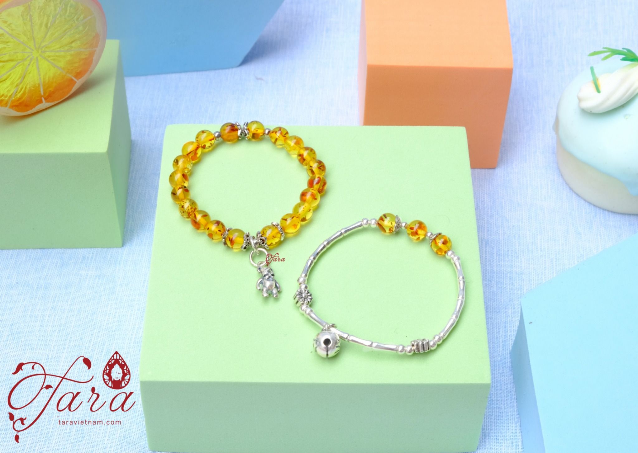 A014 - Vòng Hổ Phách mix Charm Bạc gấu Teddy xinh xắn cho bé