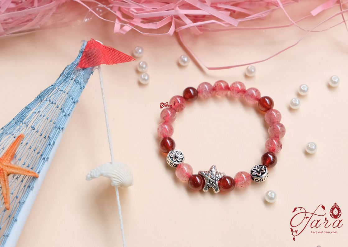 Vòng em bé Thạch anh dâu hồng mix Garnet và Charm bạc xinh xắn