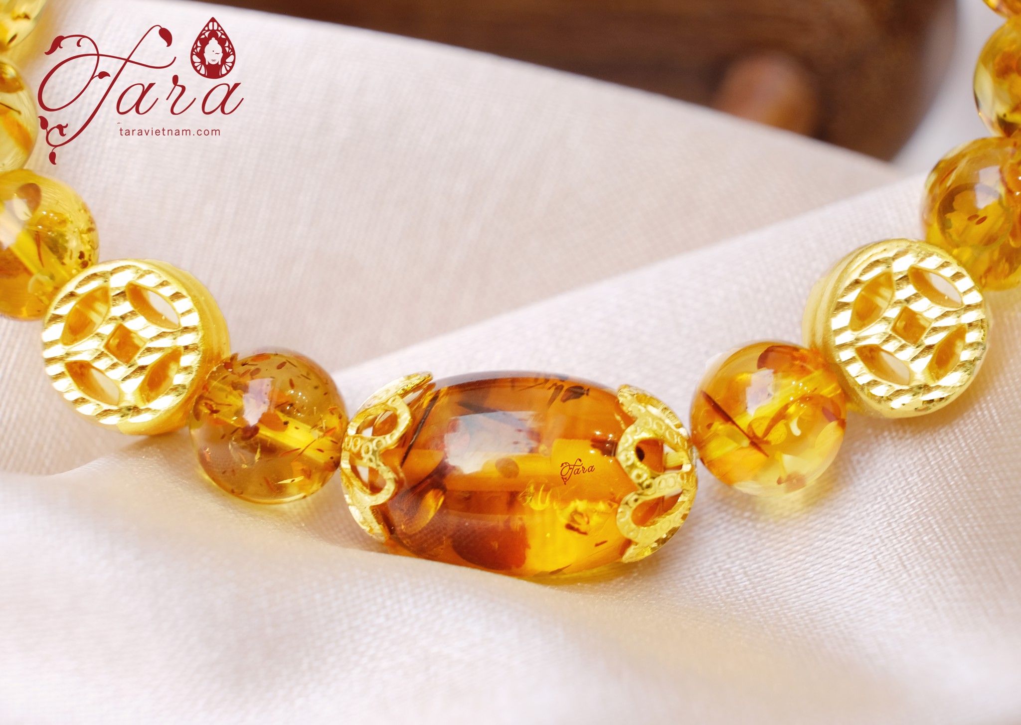 Hổ Phách mix Charm Vàng 24k- Vòng tay may mắn, tài lộc, sức khoẻ