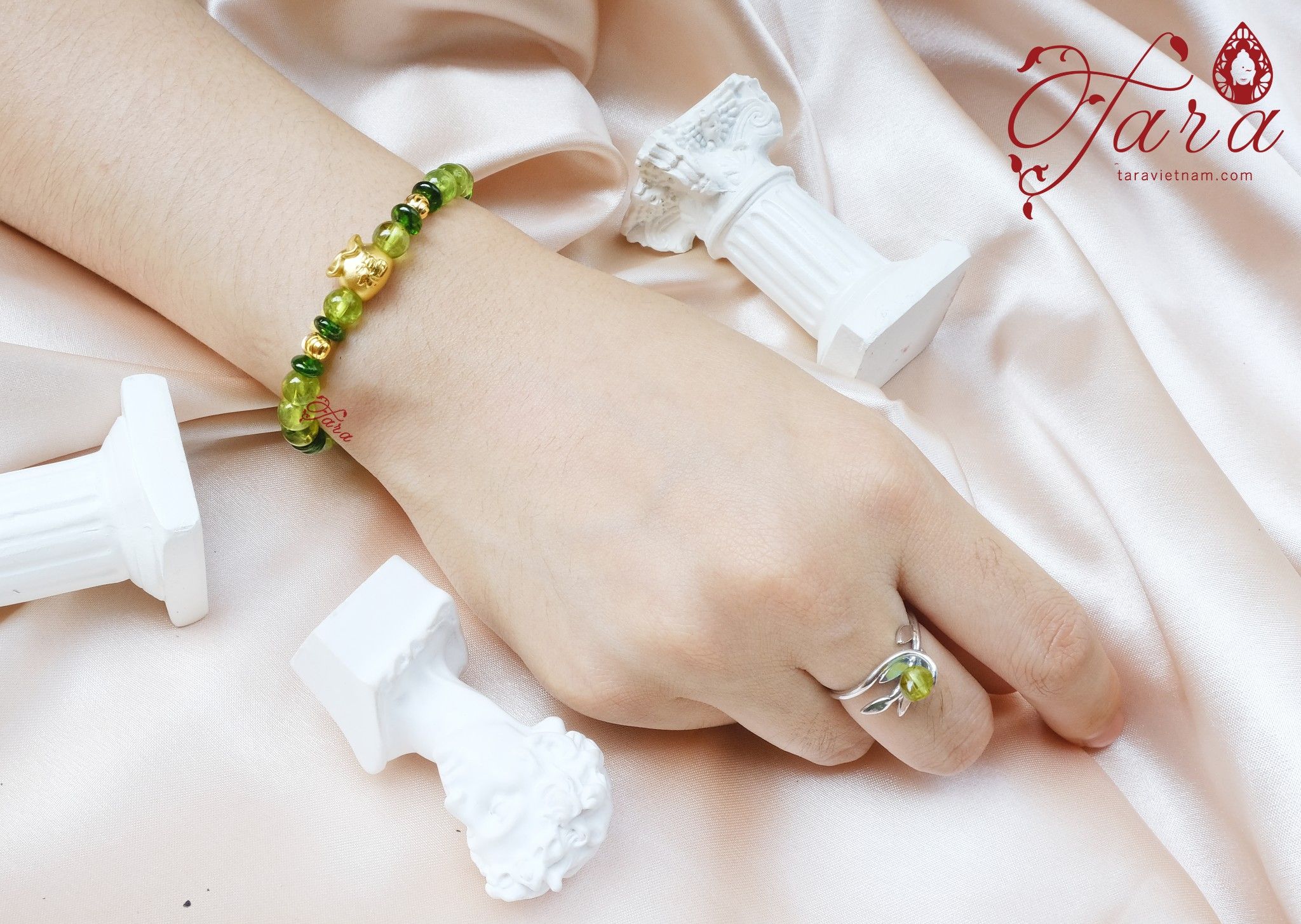 Vòng tay đá Peridot mix Diopside và Charm Túi Tiền Vàng 9999 (24k)
